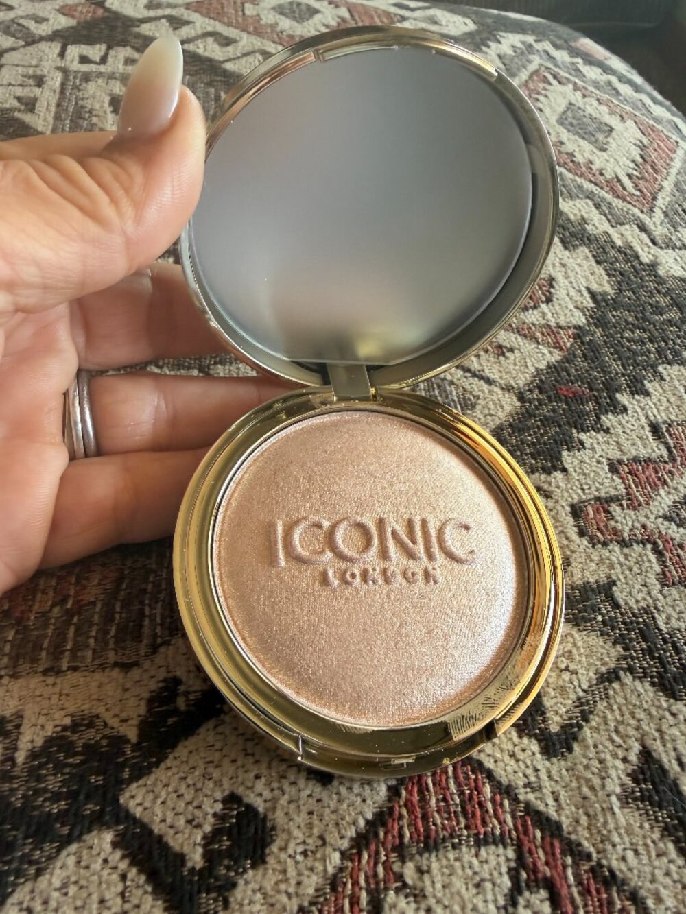 Iconic London lit and luminous baked highlighter
